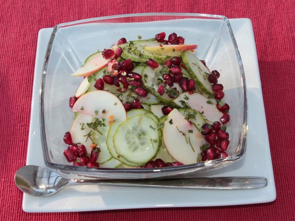 Gurken-Apfel-Salat mit Granatapfelkernen von patty89| Chefkoch