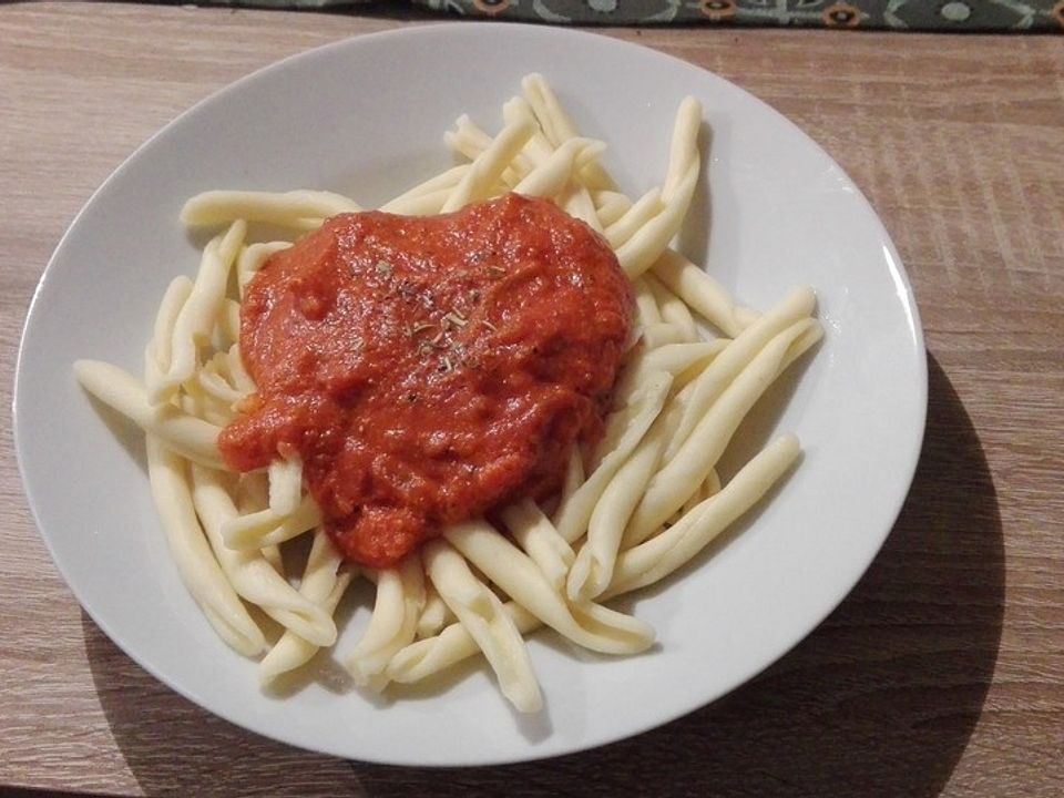 Maccheroni al ferretto mit Tomate-Mozzarella Sauce von HerrNuss| Chefkoch