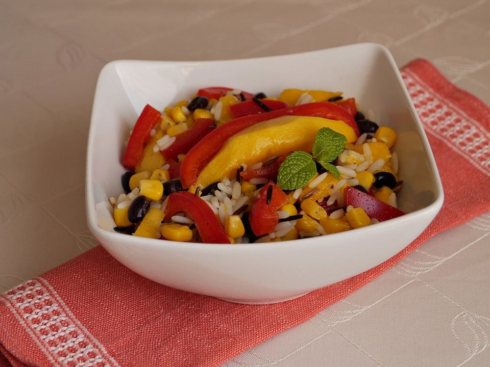 Reissalat mit Mango, Mais, schwarzen Bohnen und Paprika von ars_vivendi ...