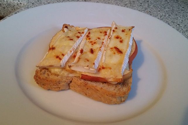 Überbackener Camembert-Apfel-Vollkorntoast von patty89| Chefkoch Überbackener Camembert-Apfel-Vollkorntoast von patty89| Chefkoch