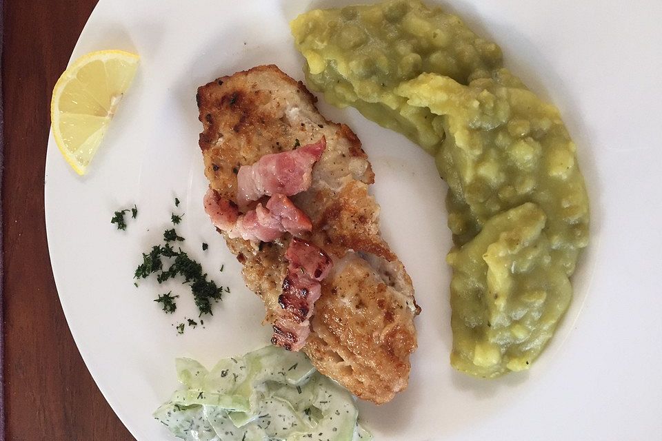 Seelachsfilet mit Speck und Kartoffel-Erbsen-Püree