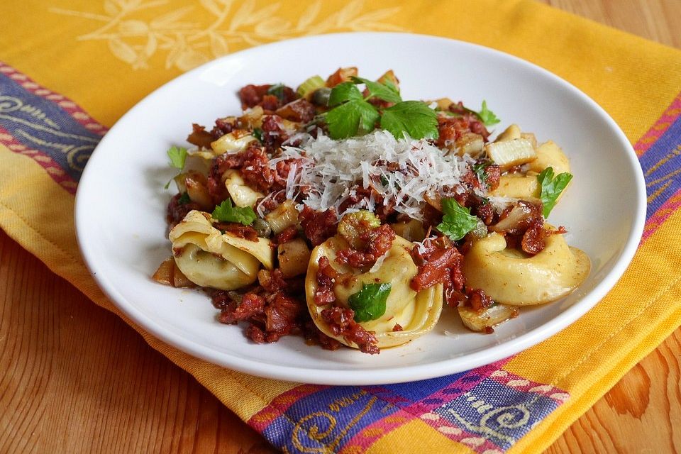 Tortellini mit Salsiccia, Fenchel und getrockneten Tomaten