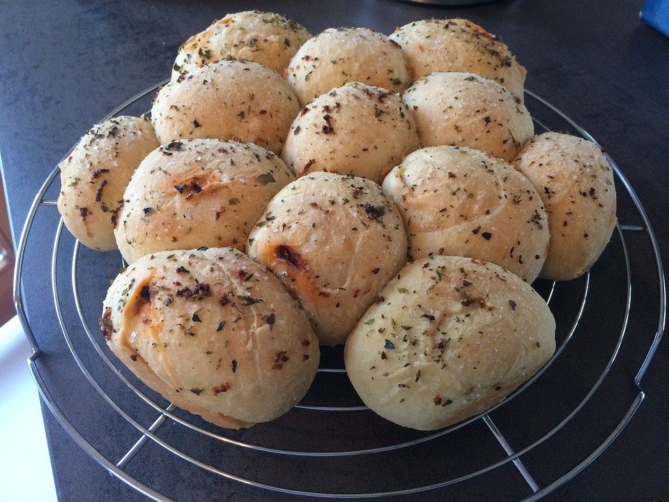 Gefüllte Pizzabrötchen zum Abreißen von Frankkkey| Chefkoch