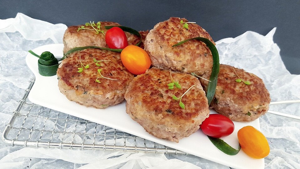 Buletten aus Rinderhackfleisch mit Kräuterfrischkäse von GittiKlari