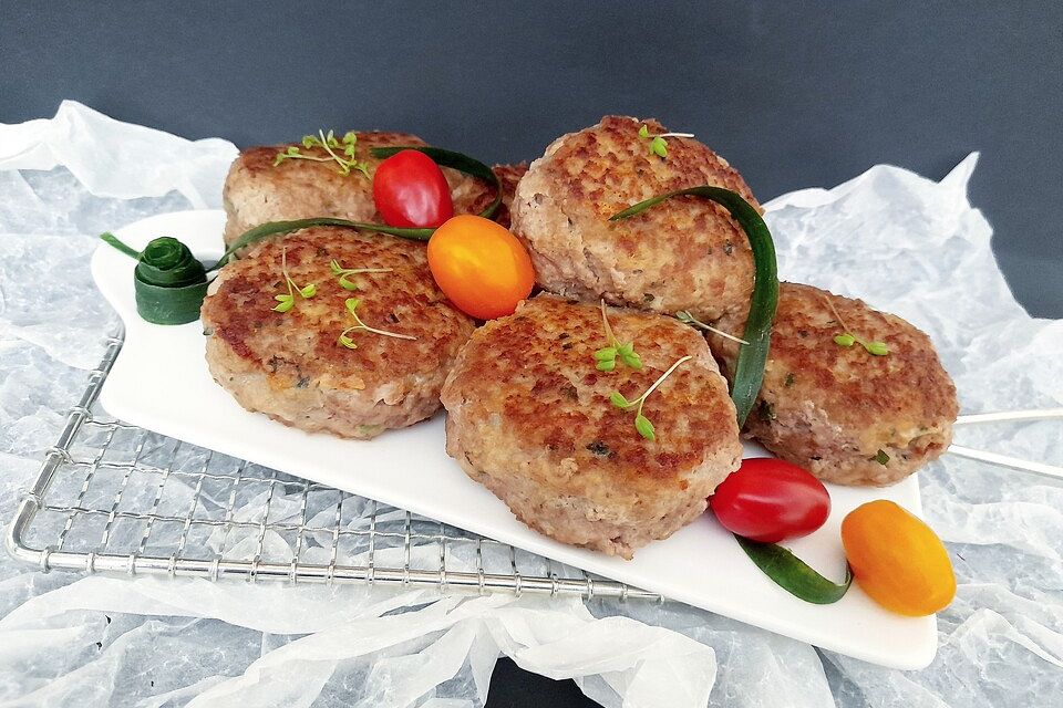 Buletten aus Rinderhackfleisch mit Kräuterfrischkäse