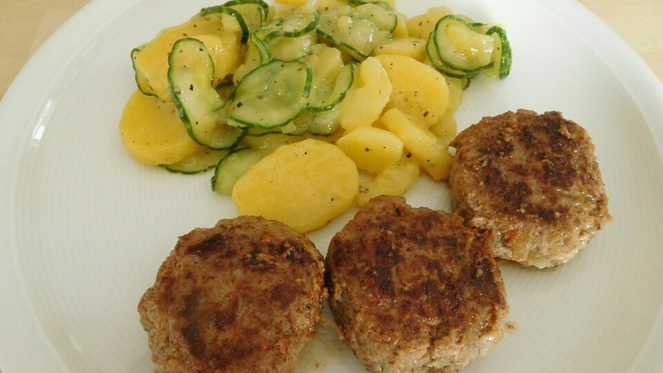 Buletten aus Rinderhackfleisch mit Kräuterfrischkäse von GittiKlari