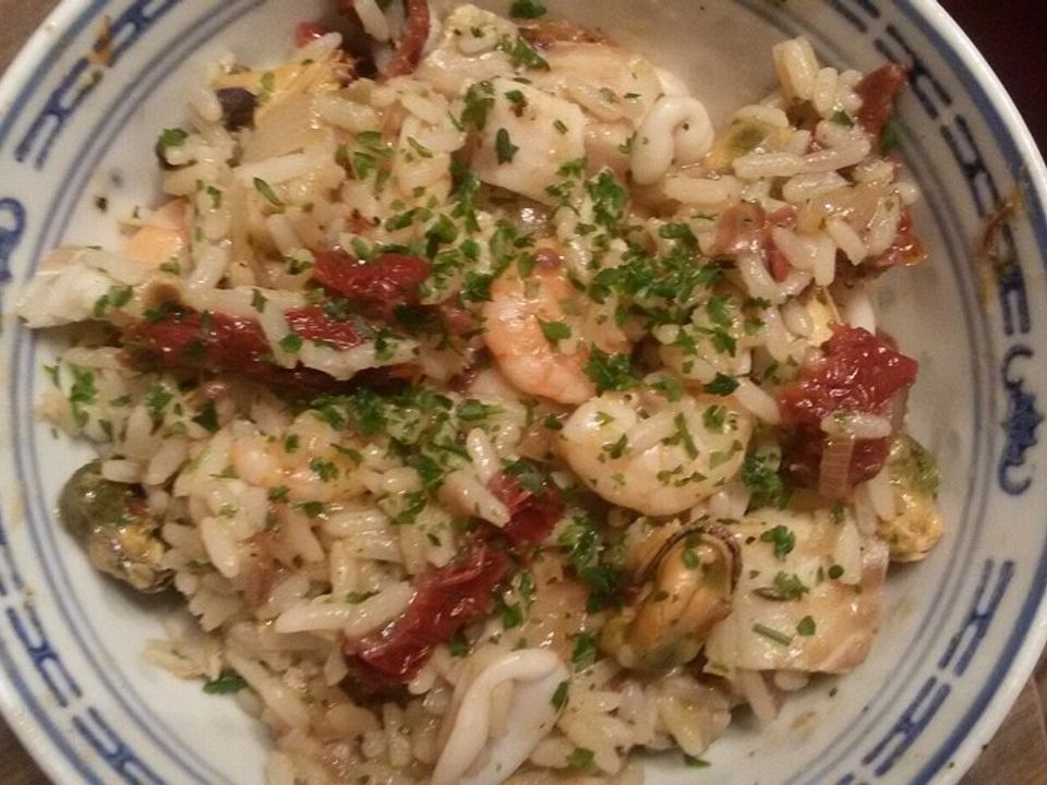Spanische Reispfanne mit Fisch und Meeresfrüchten von Archeheike| Chefkoch