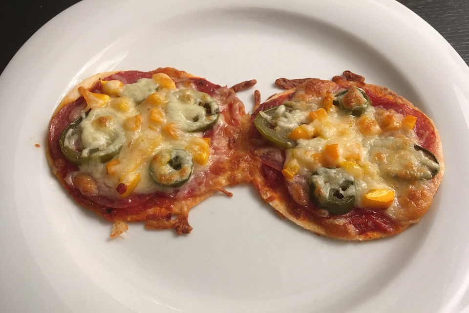 Mini-Pizza aus Tortilla-Fladen