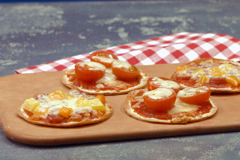 Mini-Pizza aus Tortilla-Fladen