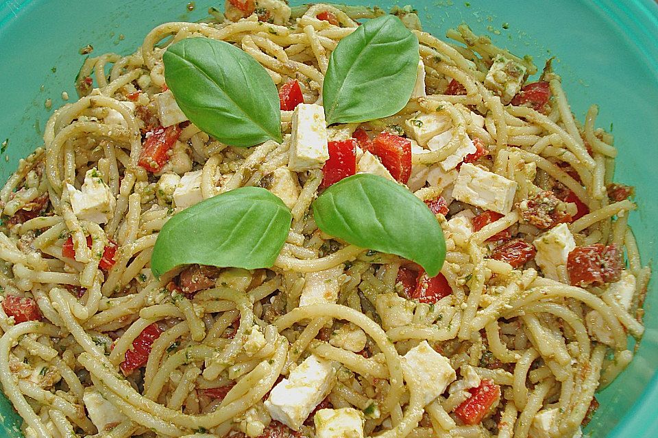 Spaghettisalat mit Paprika