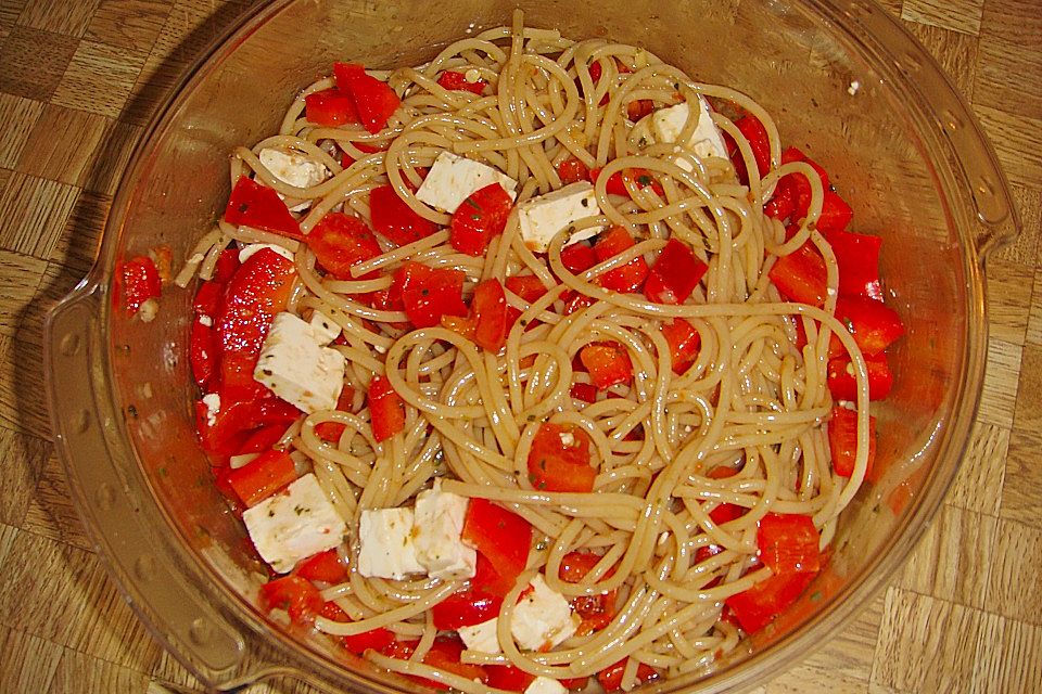 Spaghettisalat mit Paprika