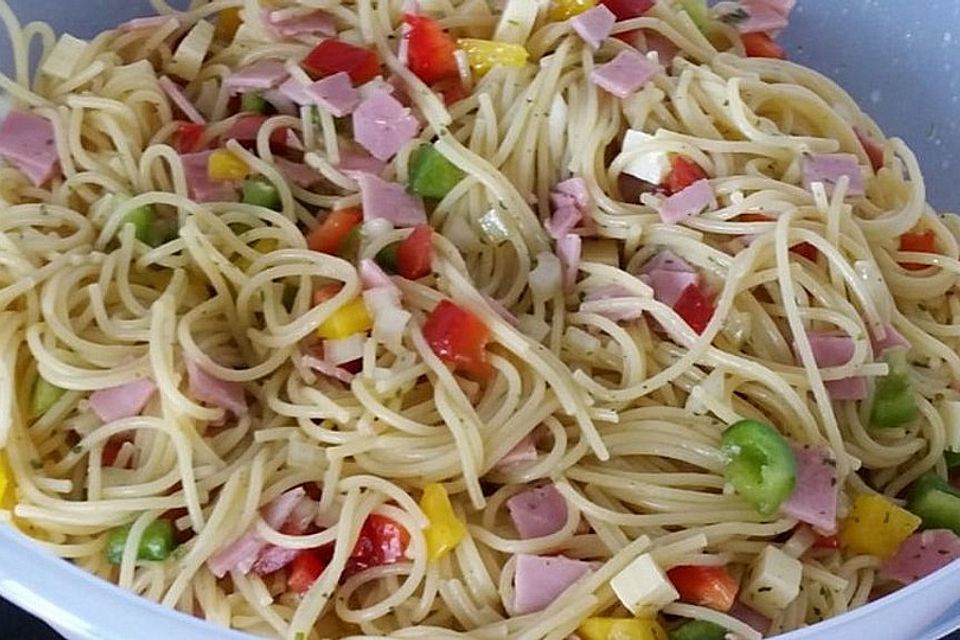 Spaghettisalat mit Paprika