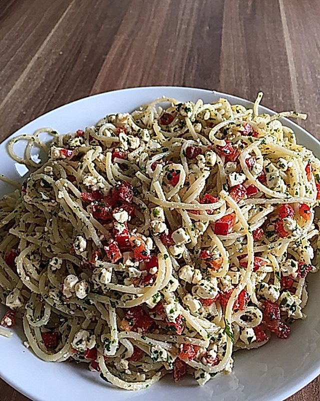 Spaghettisalat mit Paprika