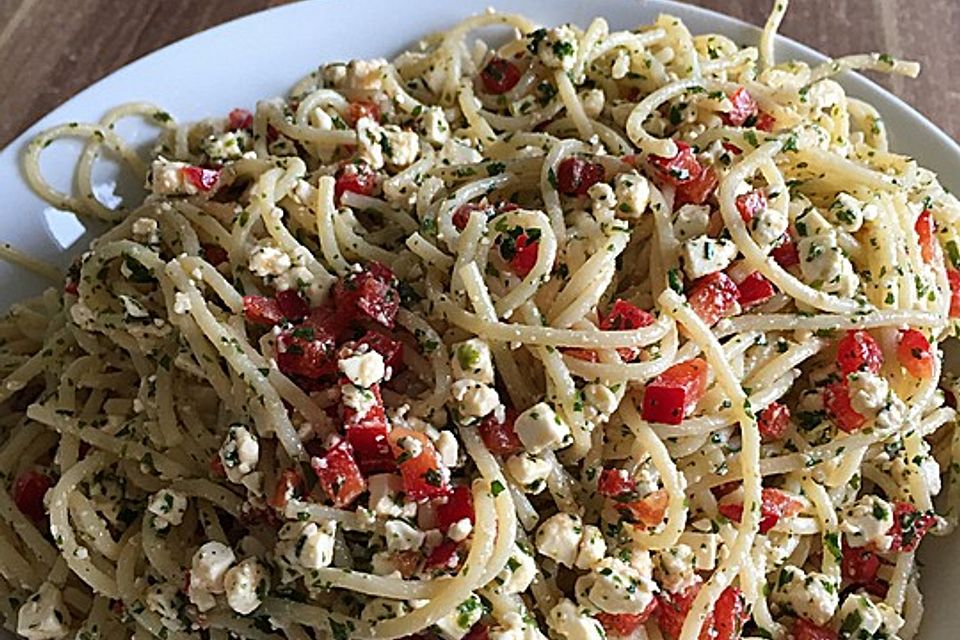 Spaghettisalat mit Paprika