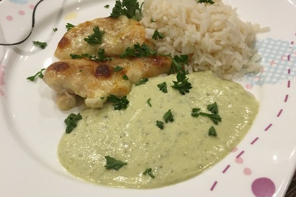 Hähnchen-Innenfilets mit Mozzarella überbacken in Pestosoße mit Reis