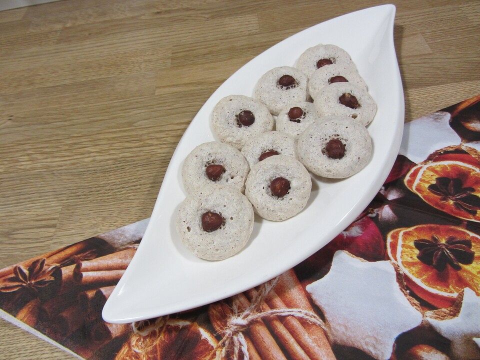 Haselnuss-Makronen mit gerösteten Haselnüssen und Zimt| Chefkoch