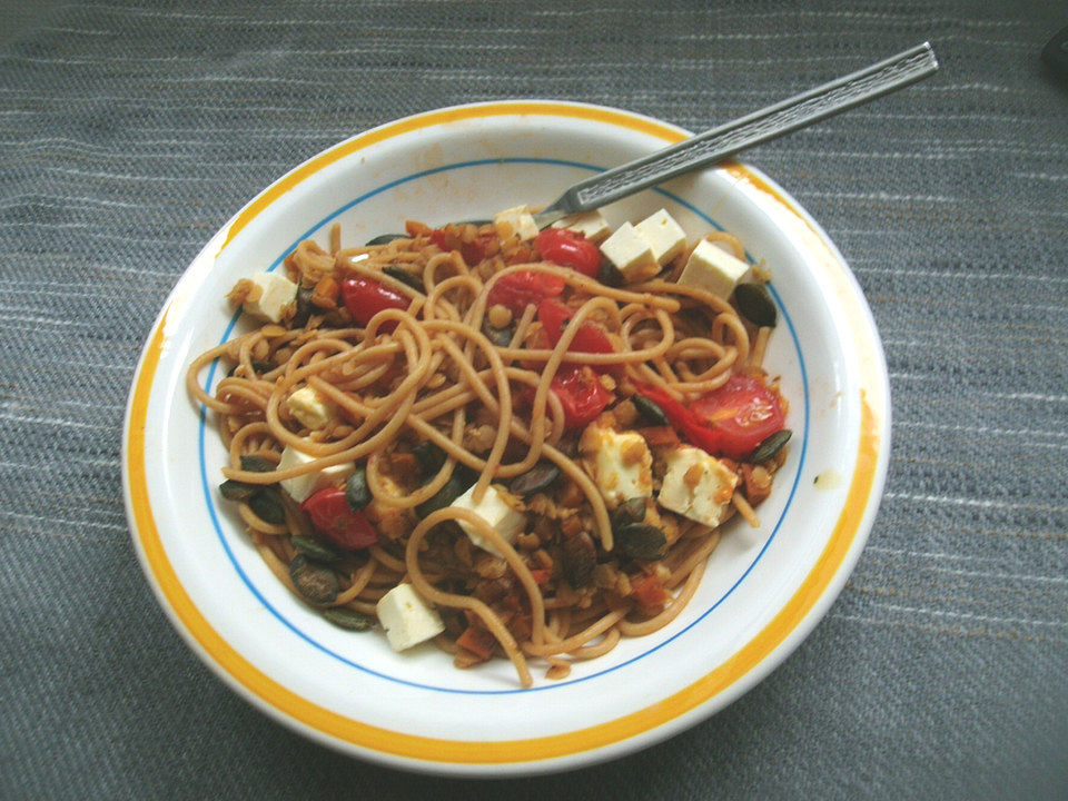 Spaghetti mit Linsen, Kirschtomaten und Feta-Käse von SessM| Chefkoch