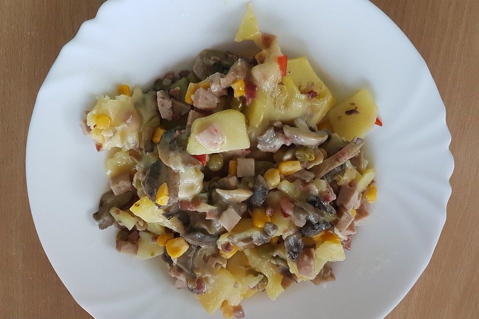 Kartoffelauflauf mit Paprika und Champignons