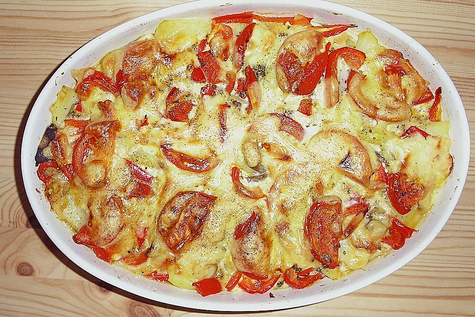 Kartoffelauflauf mit Paprika und Champignons