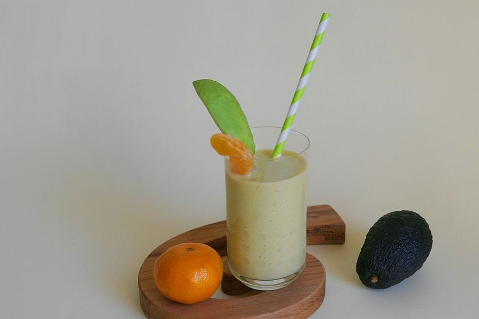 Mandarinensmoothie mit Avocado und Banane