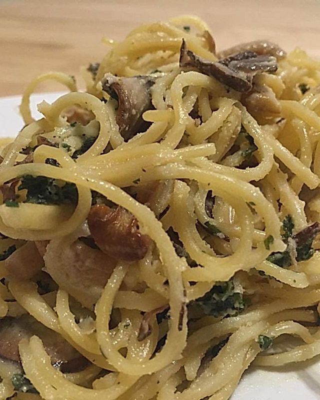 Spaghettini mit gebratenen Pilzen an Zitronen-Sahne-Sauce