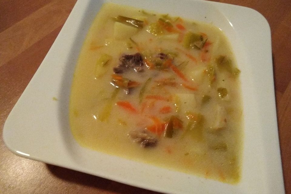 Rindfleischsuppe mit Gemüse