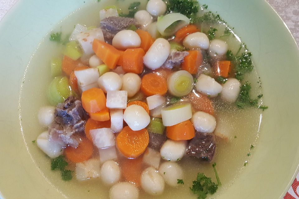 Rindfleischsuppe mit Gemüse