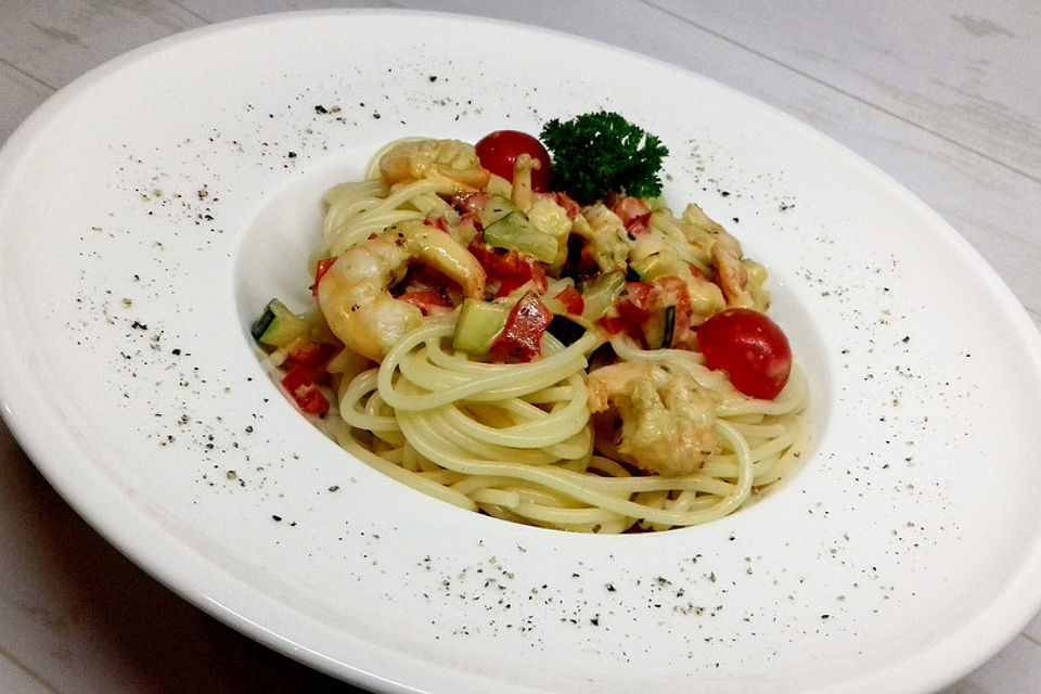 Spaghetti mit Frischkäse-Garnelen-Soße Spaghetti mit Frischkäse-Garnelen-Soße