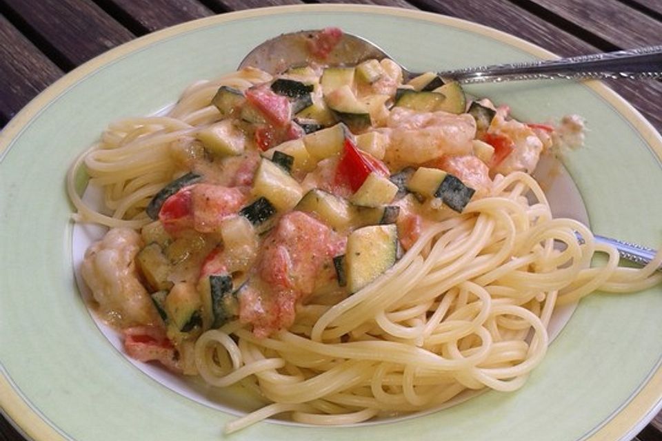 Spaghetti mit Frischkäse-Garnelen-Soße Spaghetti mit Frischkäse-Garnelen-Soße