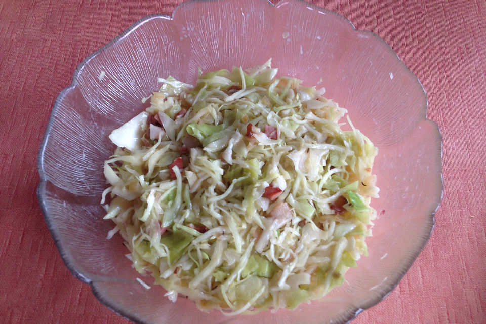 Krautsalat mit Speck und Bärlauchöl