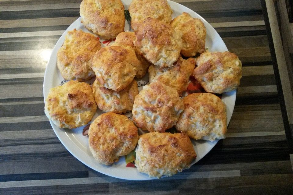 Lustige Kinderbrötchen aus Quark-Öl-Teig