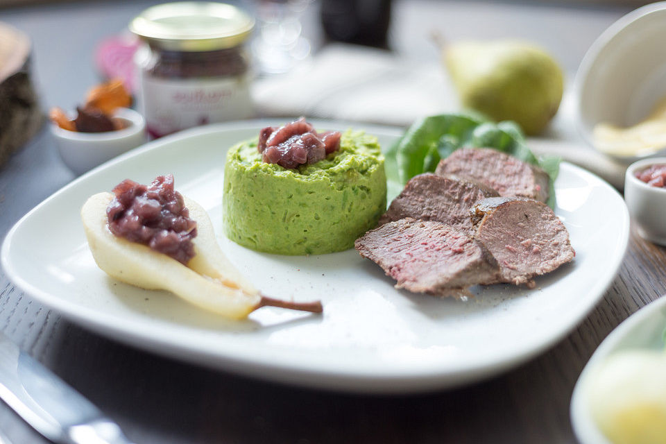 Schalottis Rehrücken mit Erbsenpüree und Zwiebelconfit