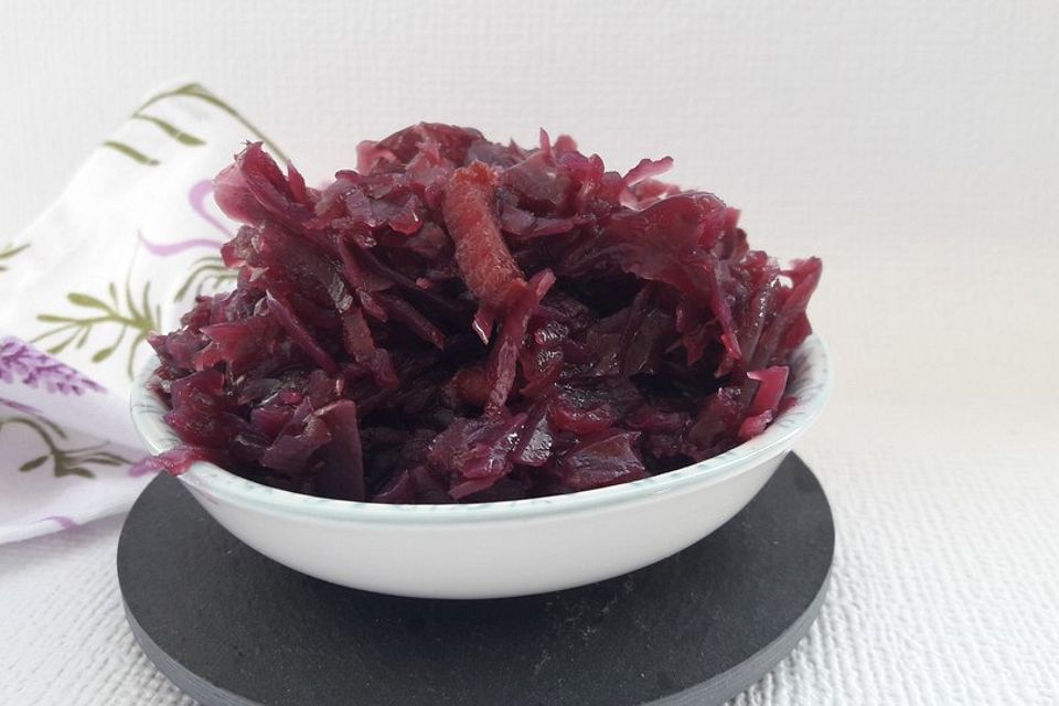 Rotkohl mit Speck und Äpfeln