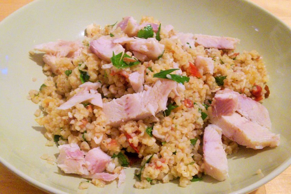 Bulgursalat mit Stremellachs, Orangen und getrockneten Tomaten