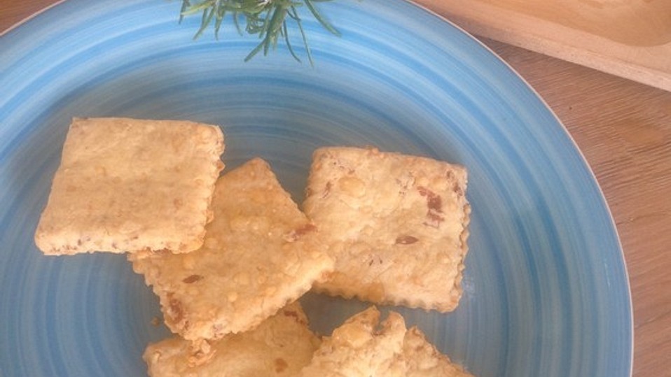 Parmesan-Cracker mit Bacon und Rosmarin von FroNatur