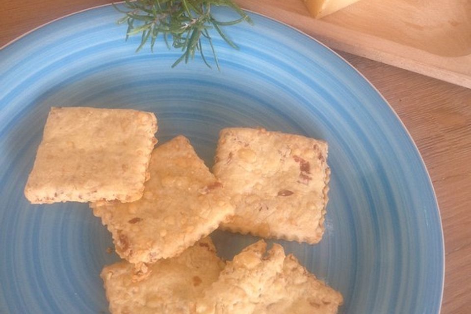 Parmesan-Cracker mit Bacon und Rosmarin