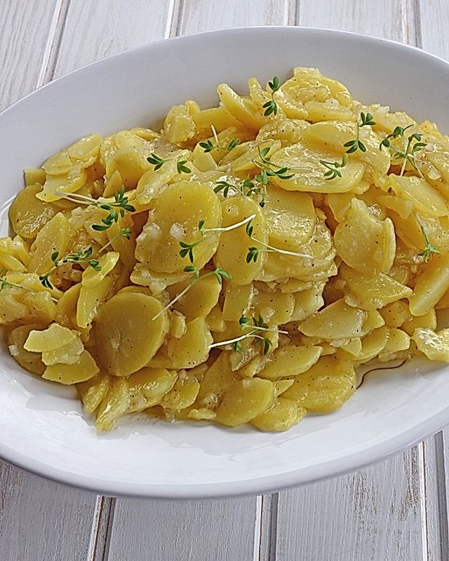 Schwäbischer Kartoffelsalat mit Fleischbrühe