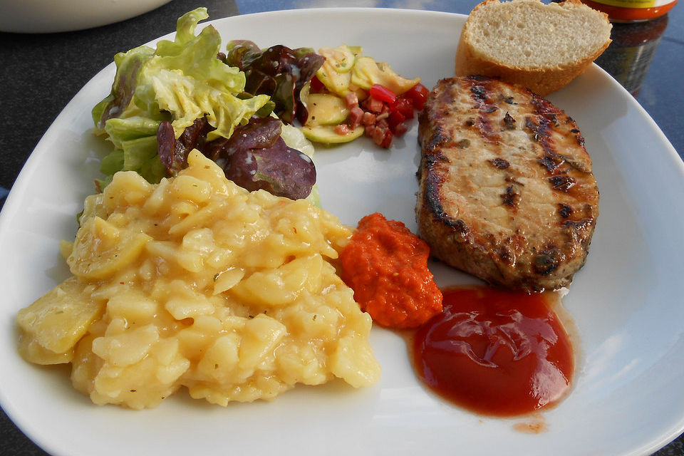 Schwäbischer Kartoffelsalat mit Fleischbrühe