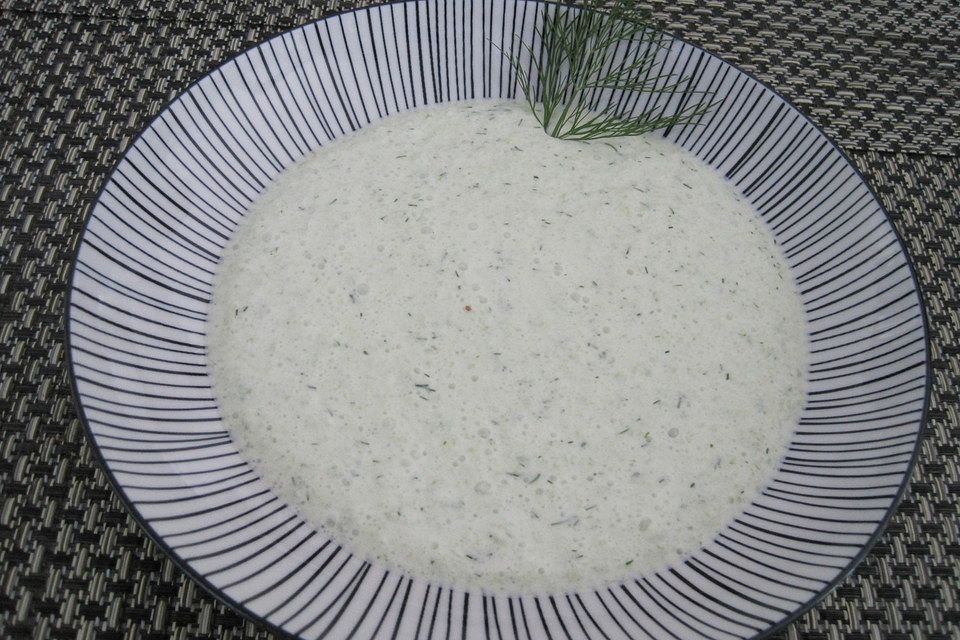 Kalte Gurkensuppe