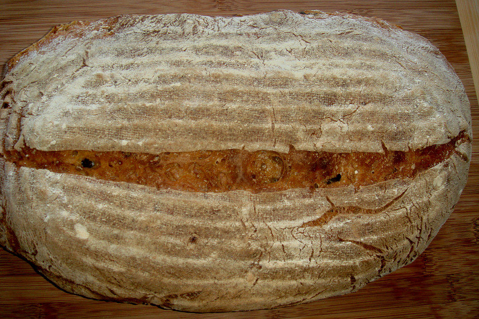 Dinkel-Vollkorn-Sauerteigbrot mit gerösteten Kürbiskernen