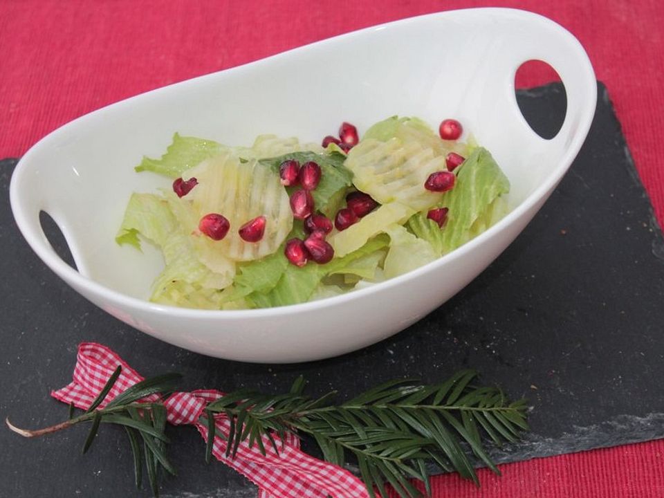 Blattsalat mit Gurke und Granatapfeldressing von patty89| Chefkoch