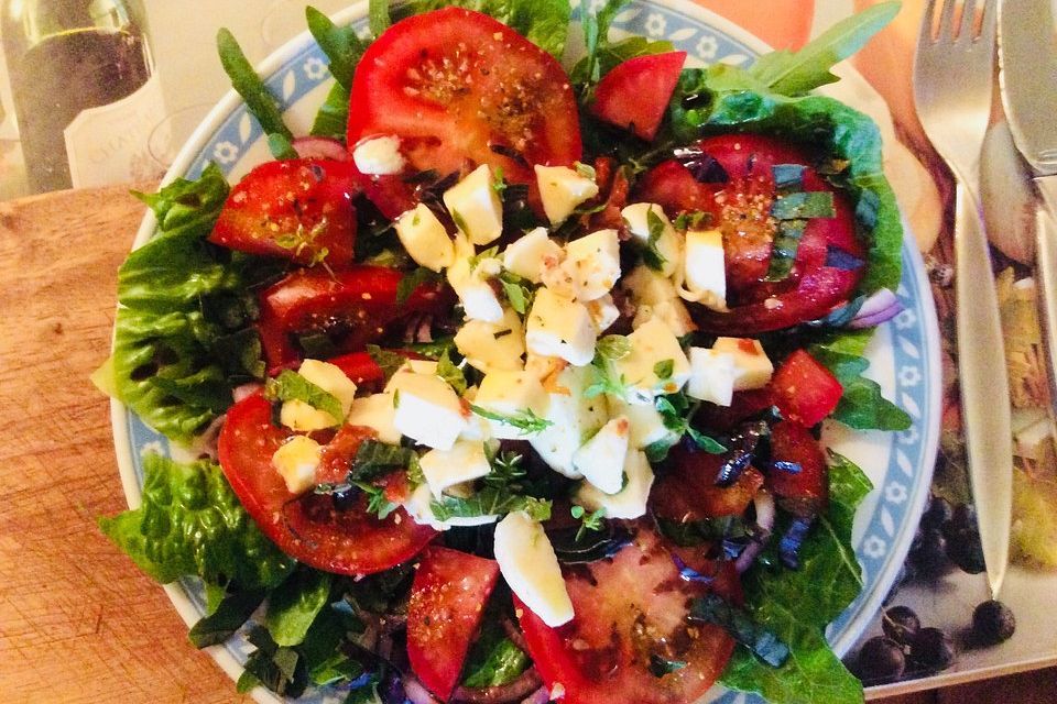 Tomaten-Carpaccio mit Mozzarella