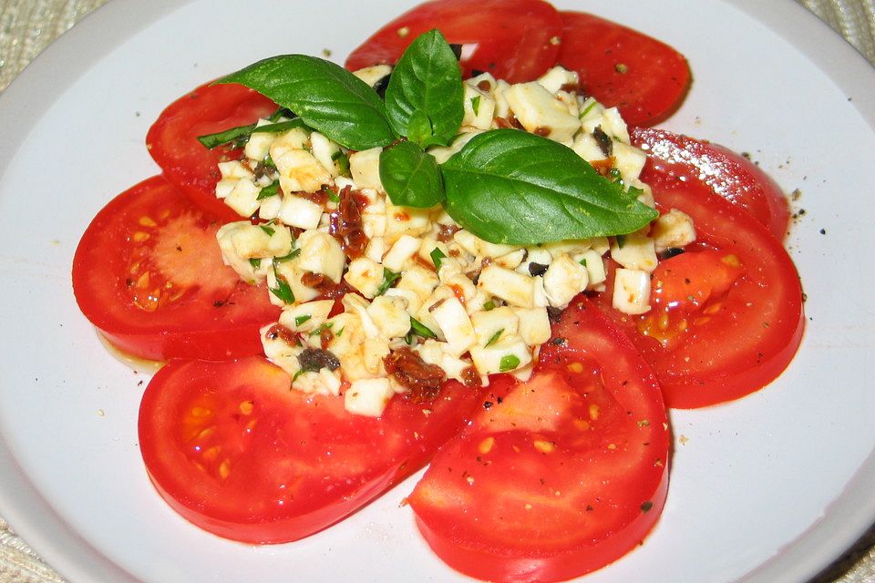 Tomaten-Carpaccio mit Mozzarella