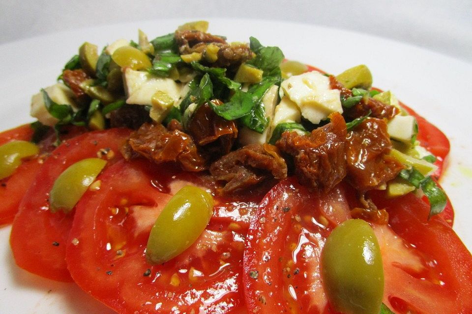 Tomaten-Carpaccio mit Mozzarella