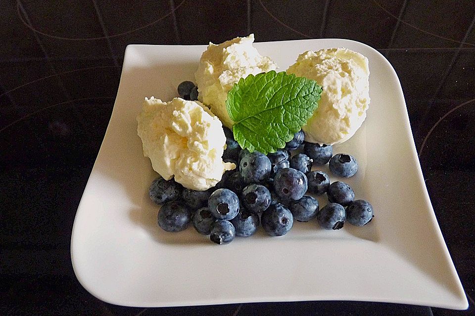 Heidelbeeren auf Vanille - Sahnecreme