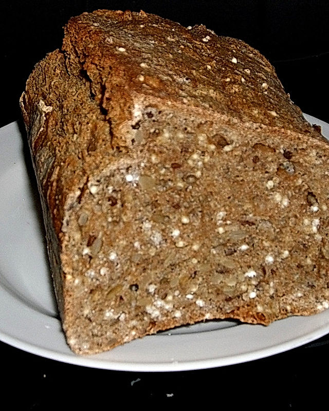 Dinkel-Buchweizen-Brot mit Saaten