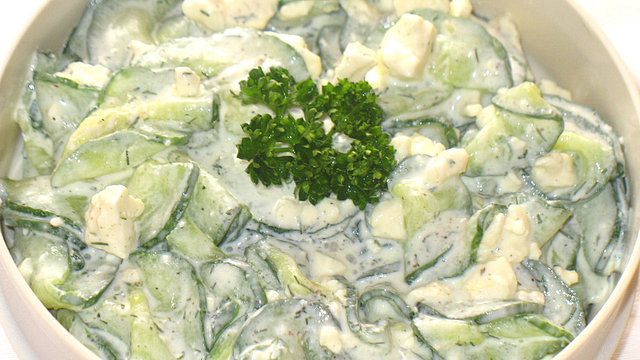 Cremiger Gurkensalat mit Feta und Sauerrahm von alexs5392