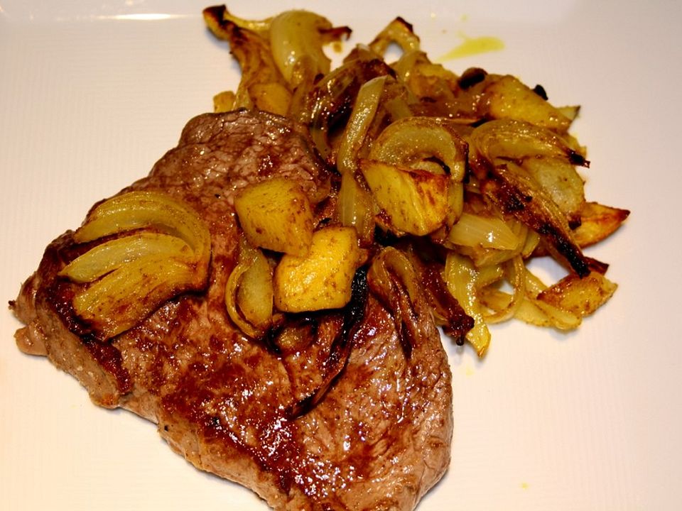 Rumpsteaks mit Kartoffel-Zwiebel-Gemüse von Stacke65| Chefkoch