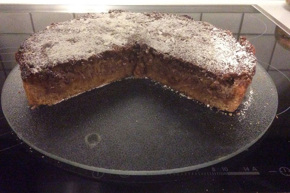 Veganer Apfelkuchen mit Nuss- oder Mandeldecke