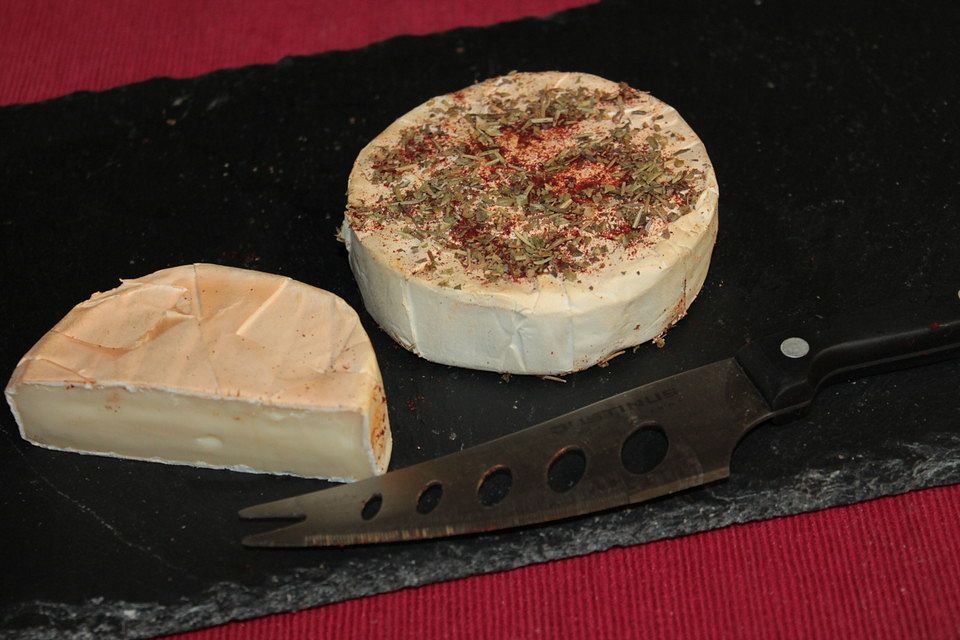 Geräucherter Kräutercamembert